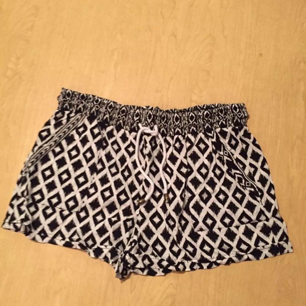 Black and White Patterned Shorts NWOT
